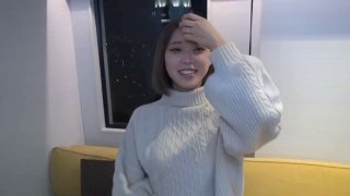 【中文字幕】狐媚气质漂亮小姐姐打扮的漂漂亮亮坐着车到处寻找美景放松最后的报酬是赤裸随意抠逼玩穴粉嫩嫩可口